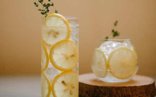 Ditch the Sugary Drinks and Embrace Lemon Water: Your Healthier Hydration Solution!