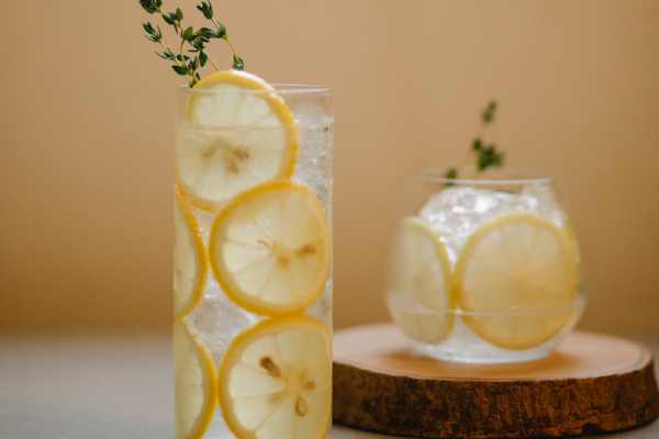Ditch the Sugary Drinks and Embrace Lemon Water: Your Healthier Hydration Solution!